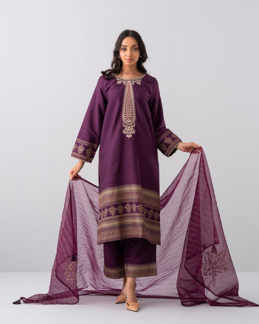 Smart Fit Embroidered Three-Piece Semi-Formal Ethnic Set with Organza Dupatta