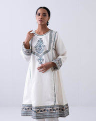 Relaxed Fit Embroidered Three-Piece Formal Ethnic Set