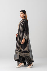 Relaxed Fit Embroidered Three-Piece Ethnic Set with Organza Dupatta