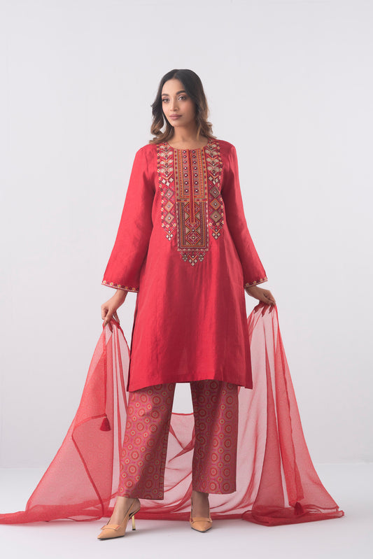 Smart Fit Embroidered Three-Piece Ethnic Set with Organza Dupatta