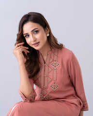 Relaxed Fit One-Piece Embroidered Ethnic Kurta
