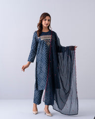 Smart Fit Embroidered Three-Piece Semi-Formal Ethnic Set with Organza Dupatta