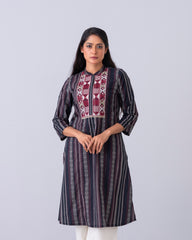 Relaxed Fit Embroidered Ethnic Kurta