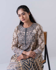 Smart Fit Embroidered Three-Piece Lawn with Chiffon Dupatta