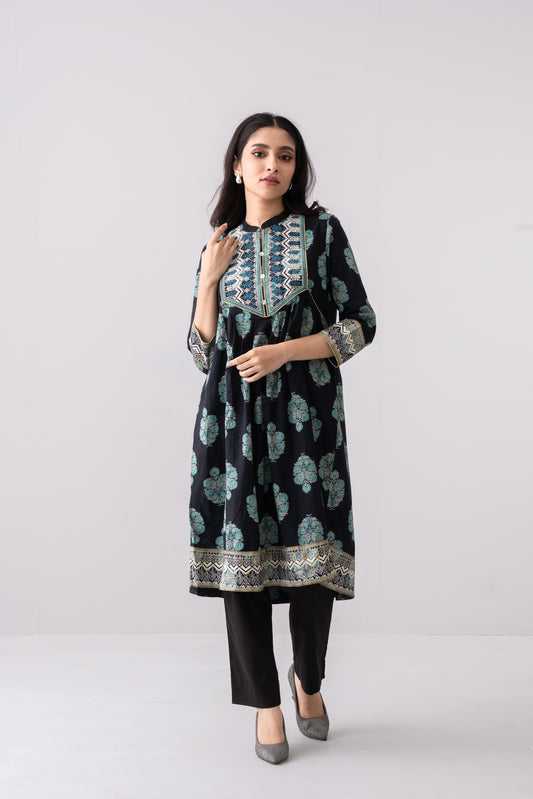 Relaxed Fit Embroidered Ethnic Kurta