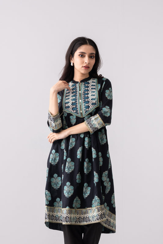 Relaxed Fit Embroidered Ethnic Kurta