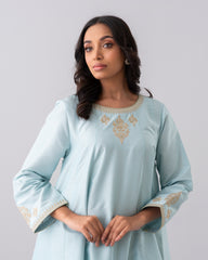 Smart Fit Embroidered Three-Piece Semi-Formal Ethnic Set with Organza Dupatta