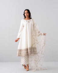 Smart Fit Embroidered Three-Piece Semi-Formal Ethnic Set with Organza Dupatta
