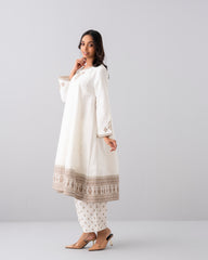 Smart Fit Embroidered Three-Piece Semi-Formal Ethnic Set with Organza Dupatta