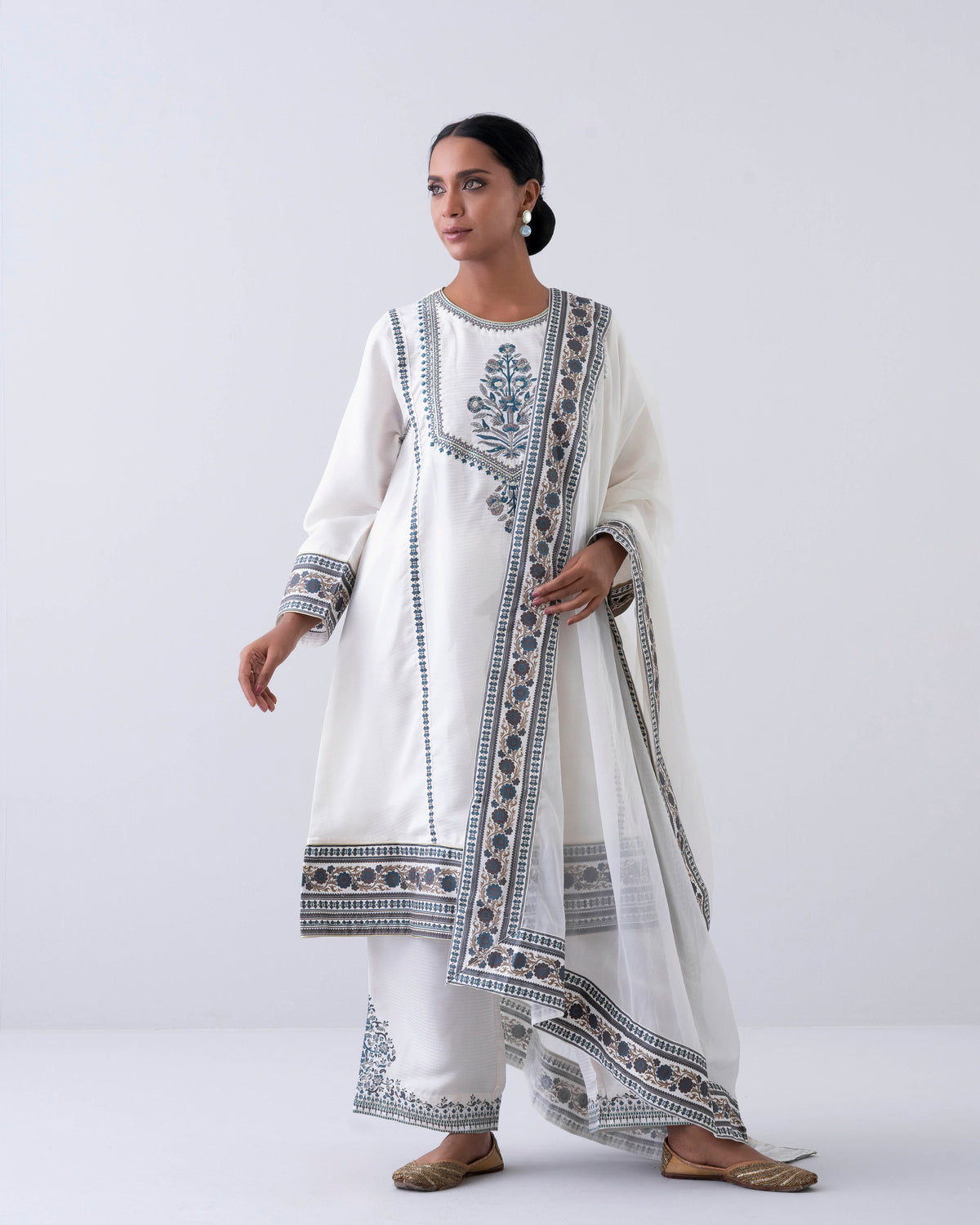 Relaxed Fit Embroidered Three-Piece Formal Ethnic Set