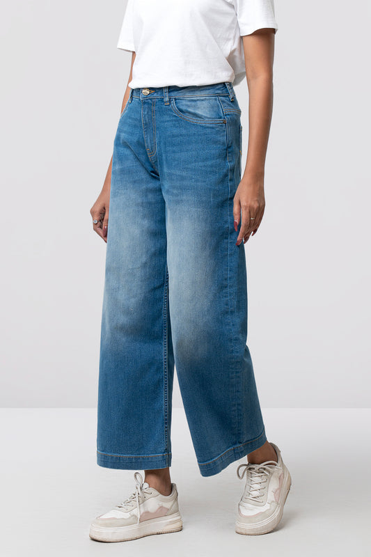 Wide Leg Mid-Washed Jeans