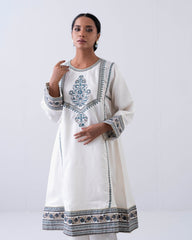Relaxed Fit Embroidered Three-Piece Formal Ethnic Set