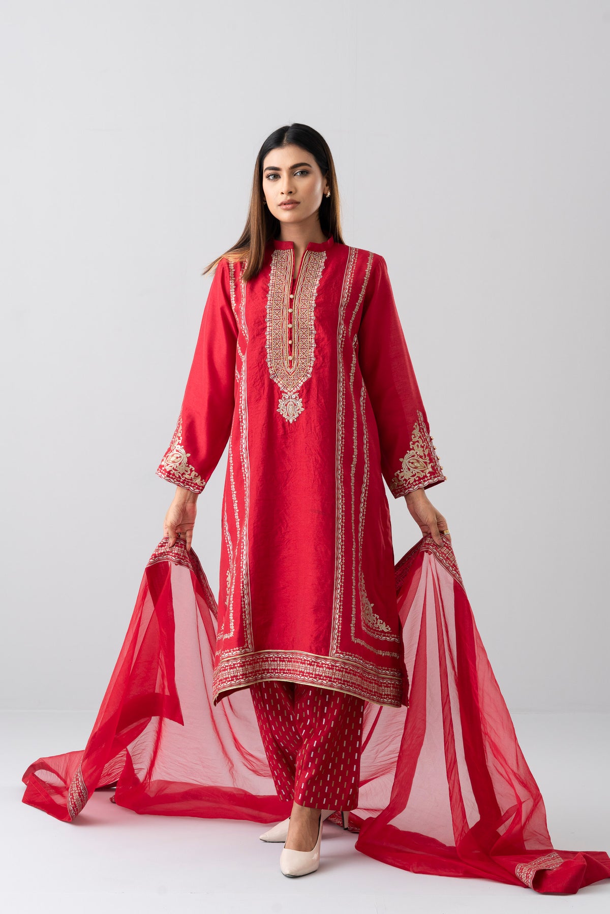 Relaxed Fit Embroidered Three-Piece Ethnic Set with Organza Dupatta