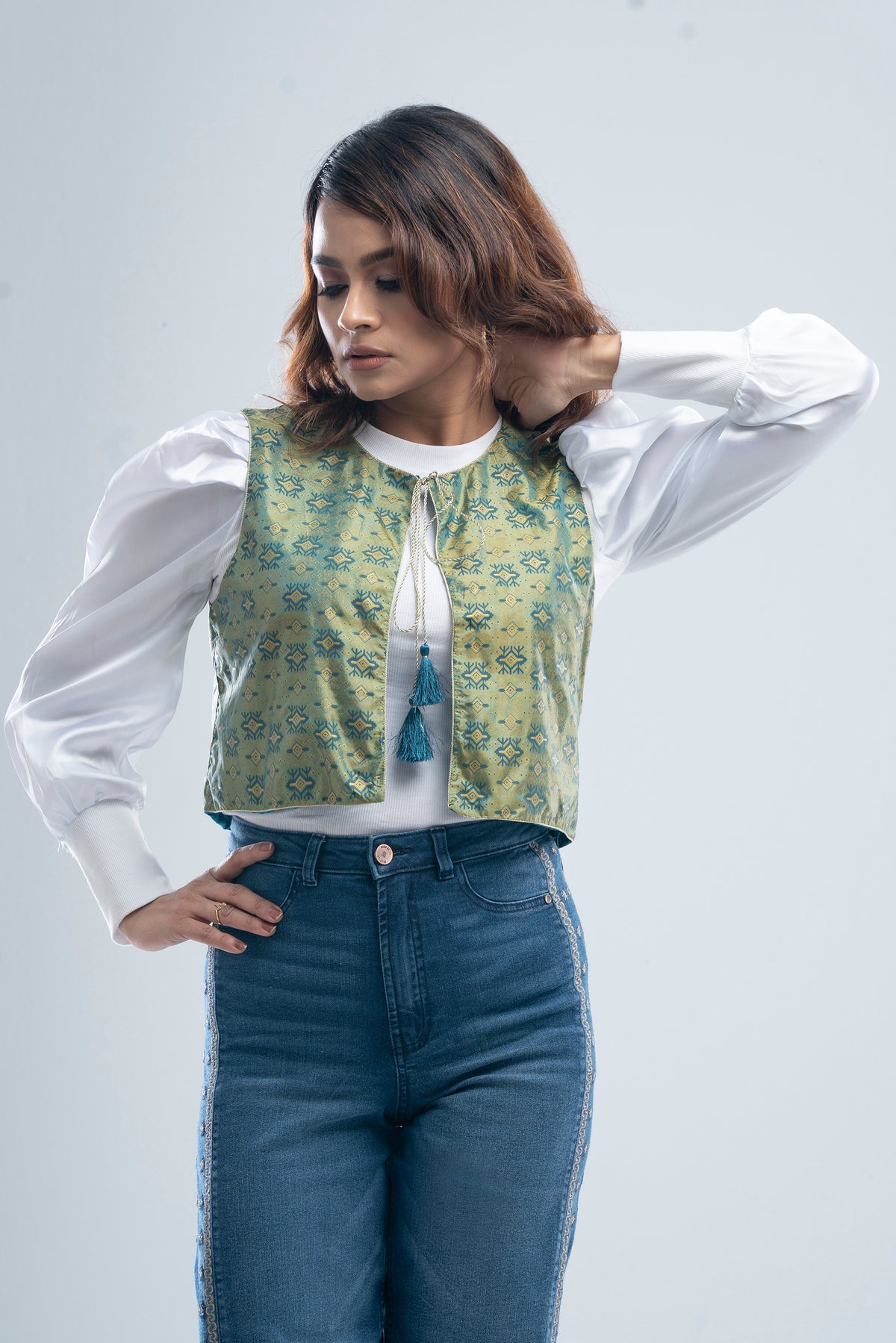 Allover Printed Short-Length Vest-Style Bolero Top