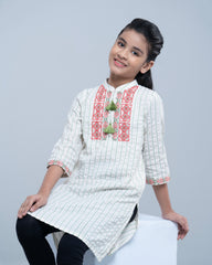 Girls' Embroidered Ethnic Kurta (6-8 Years)
