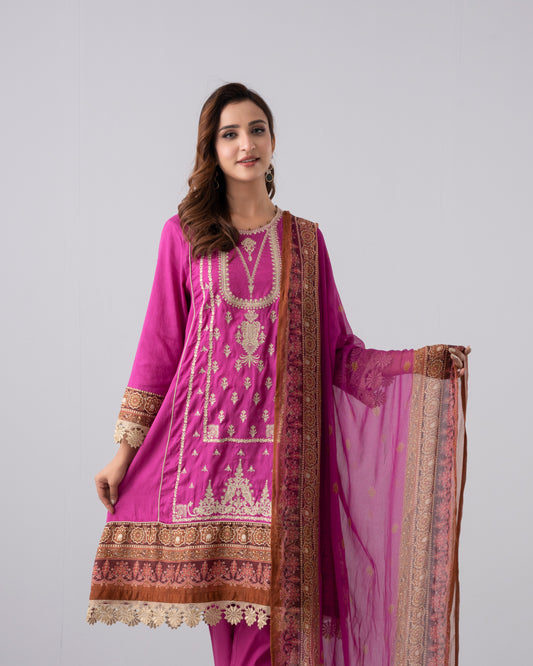 Smart Fit Embroidered Three-Piece Lawn with Chiffon Dupatta
