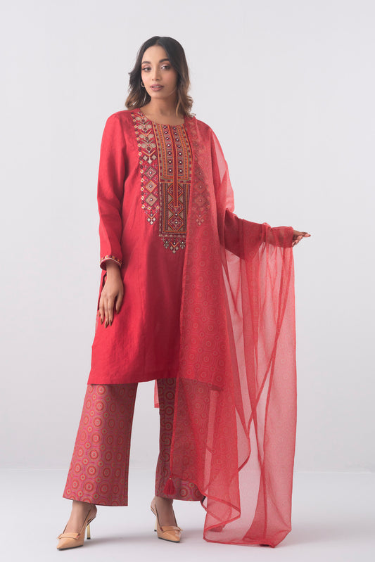 Smart Fit Embroidered Three-Piece Ethnic Set with Organza Dupatta