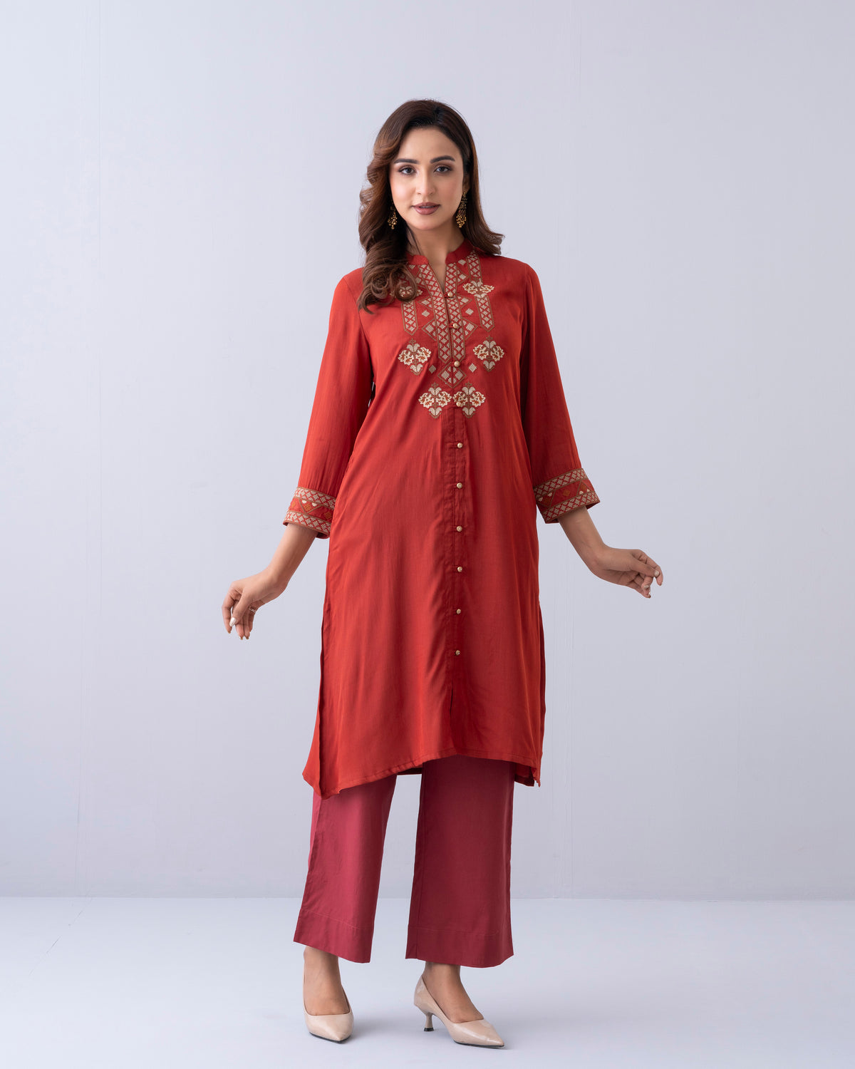 Relaxed Fit One-Piece Embroidered Ethnic Kurta