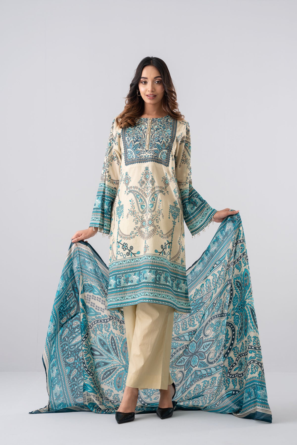 Relaxed Fit Three-Piece Formal Lawn