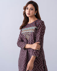 Smart Fit Embroidered Three-Piece Semi-Formal Ethnic Set with Organza Dupatta