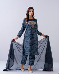 Smart Fit Embroidered Three-Piece Semi-Formal Ethnic Set with Organza Dupatta