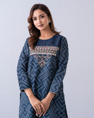 Smart Fit Embroidered Three-Piece Semi-Formal Ethnic Set with Organza Dupatta