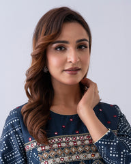 Smart Fit Embroidered Three-Piece Semi-Formal Ethnic Set with Organza Dupatta