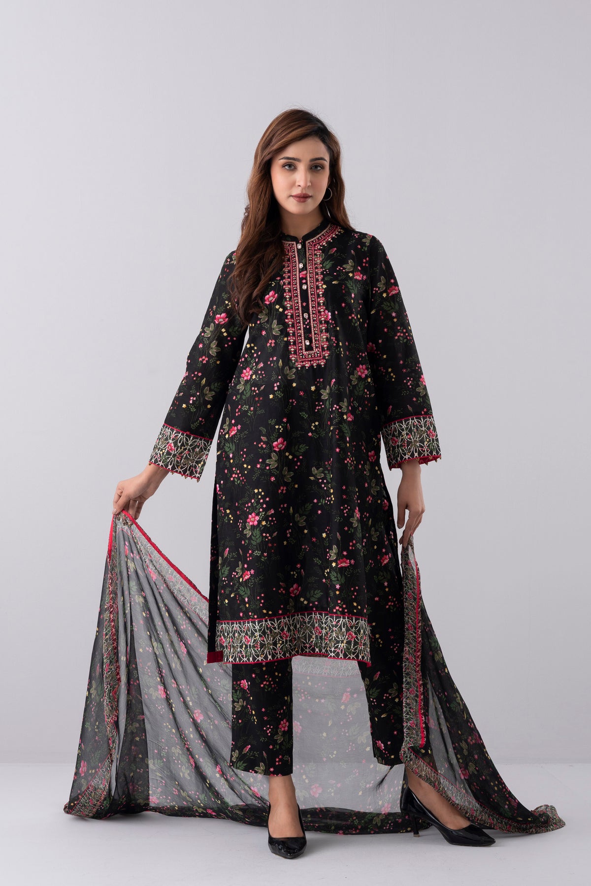Smart Fit Printed Three-Piece Lawn with Chiffon Dupatta
