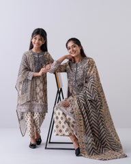 Princess Embroidered Three-Piece Lawn with Chiffon Dupatta (2-4 Years)